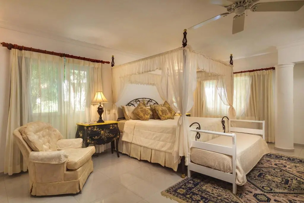 5 Bedrooms Classic Villa